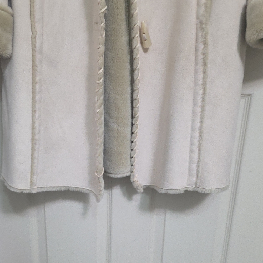 Elegant Cream Teddy Jacket for Women - Picture 7 of 12